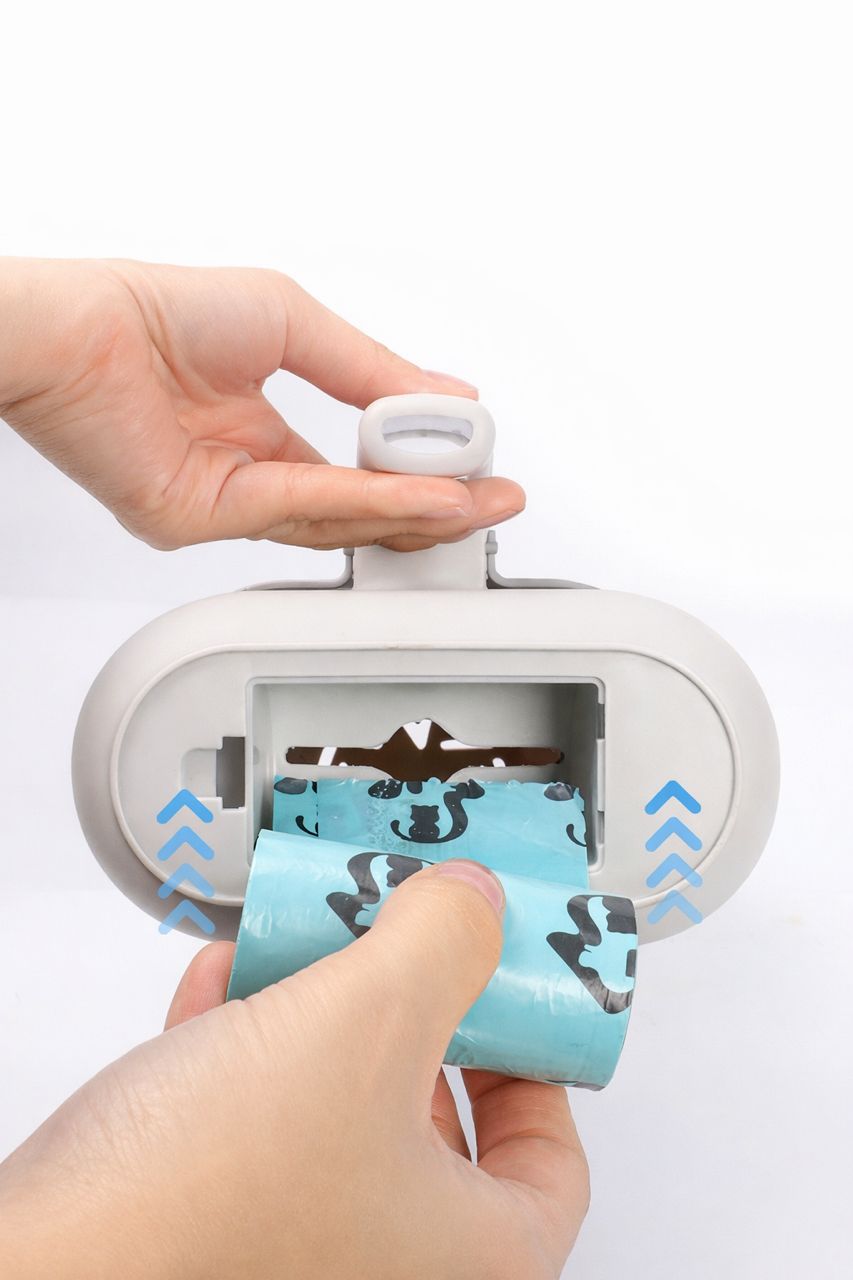 All-in-one cat litter scoop